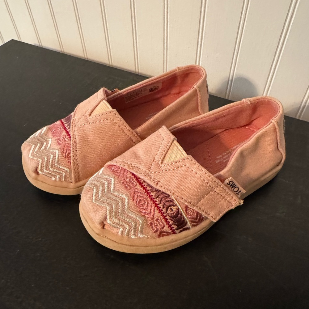 Girls Toms Pink